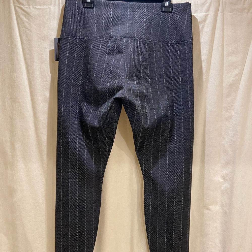 Classic Comfort LYSSE Legging with variegated pinstripe; smoothing waistband